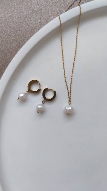 گردنبند و گوشواره مروارید پرورشی